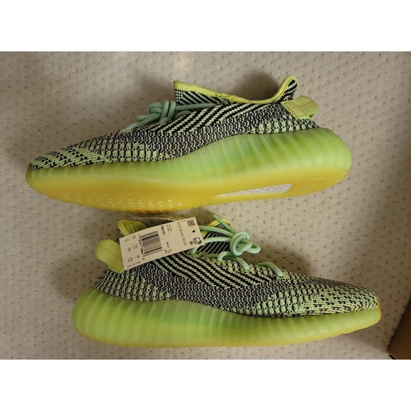 NIB Adidas Yeezy Boost 350 V2 Yeezreel Non-Reflective FW5191, size 10 - Picture 4 of 8